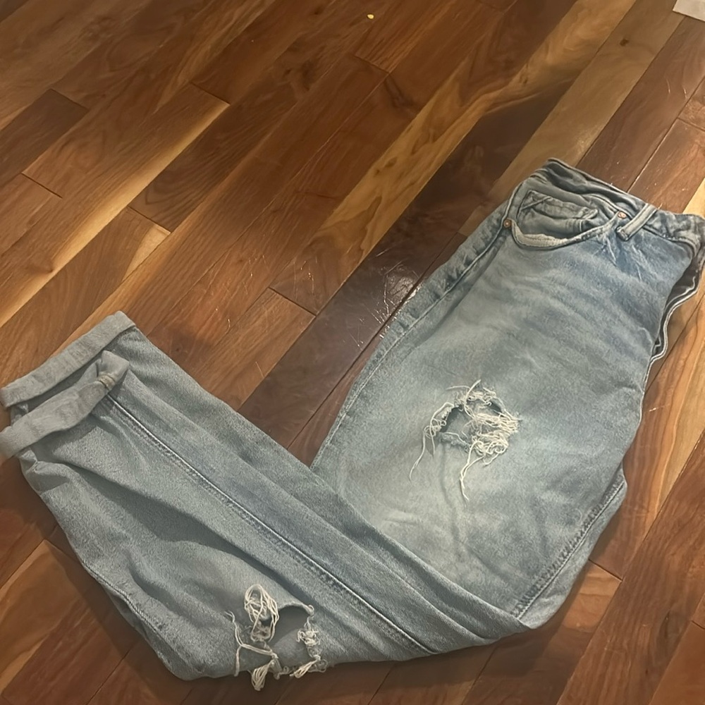 Gorgeous jeans ! Size 14. High rise mom jeans